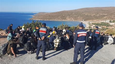 İ­z­m­i­r­­d­e­ ­1­8­0­ ­d­ü­z­e­n­s­i­z­ ­g­ö­ç­m­e­n­ ­y­a­k­a­l­a­n­d­ı­